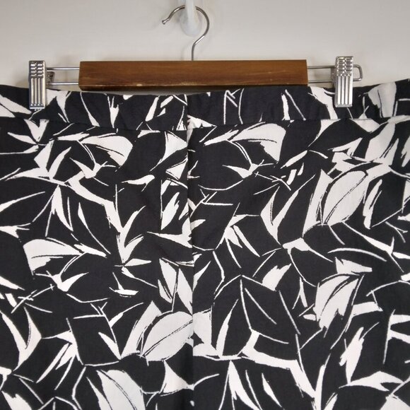 Mario Serrani Comfort Stretch Tummy Control Black and White Short Size 16 - Picture 3 of 11